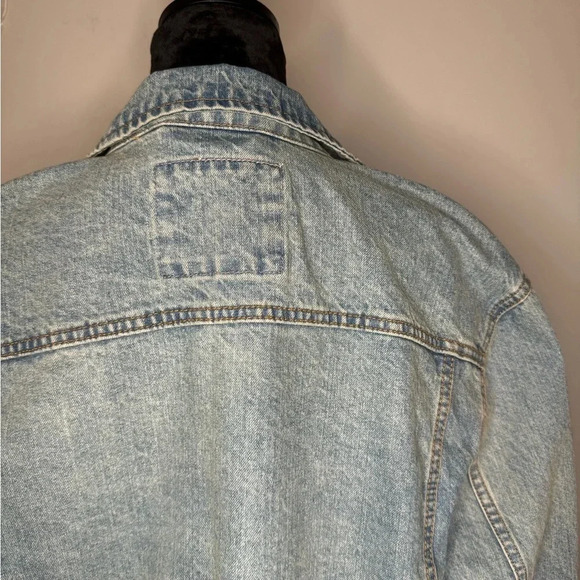 NWOT BDG Oversized Urban Outfitters Denim Trucker Jacket - Picture 11 of 16